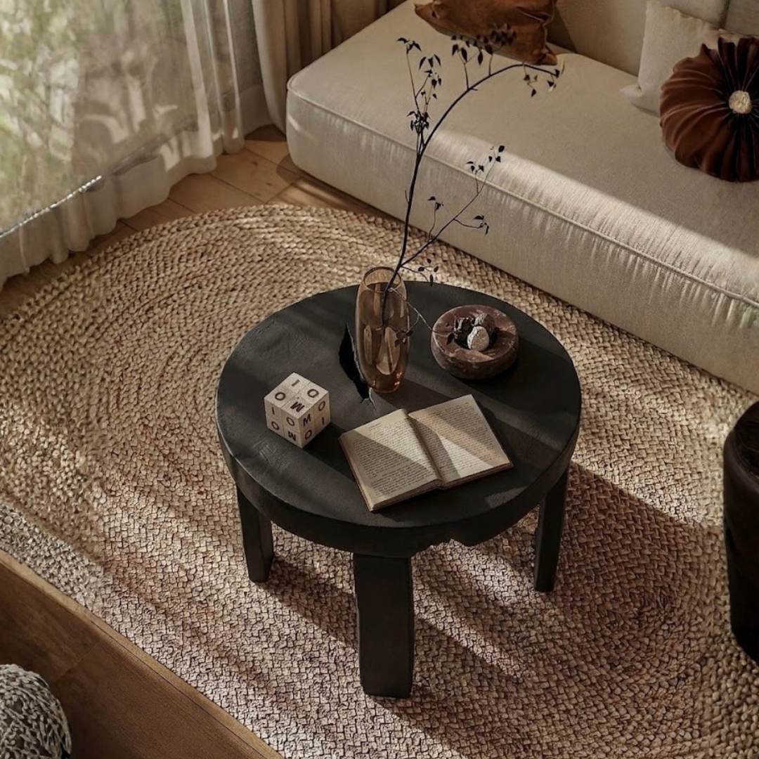 Mesa de centro Aita Black sobre alfombra de yute — Mesas Casa KOS
