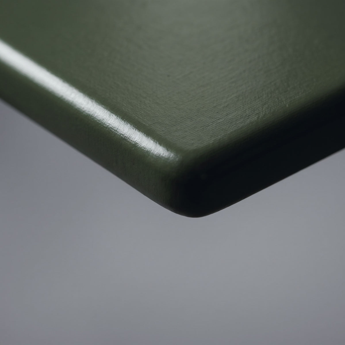 Mesa de Arrime Zeta Verde — detalle del material