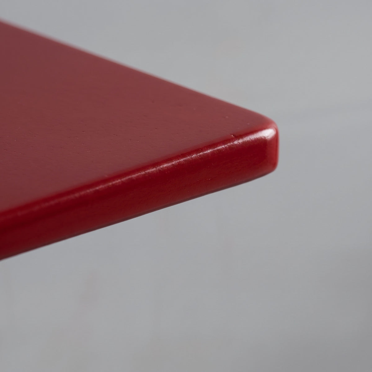 Mesa de Arrime Zeta Roja — detalle del material