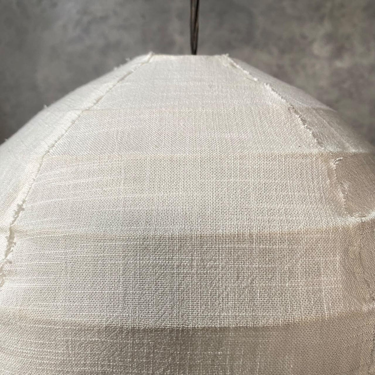 Lámpara Kumo Grande — detalle del material
