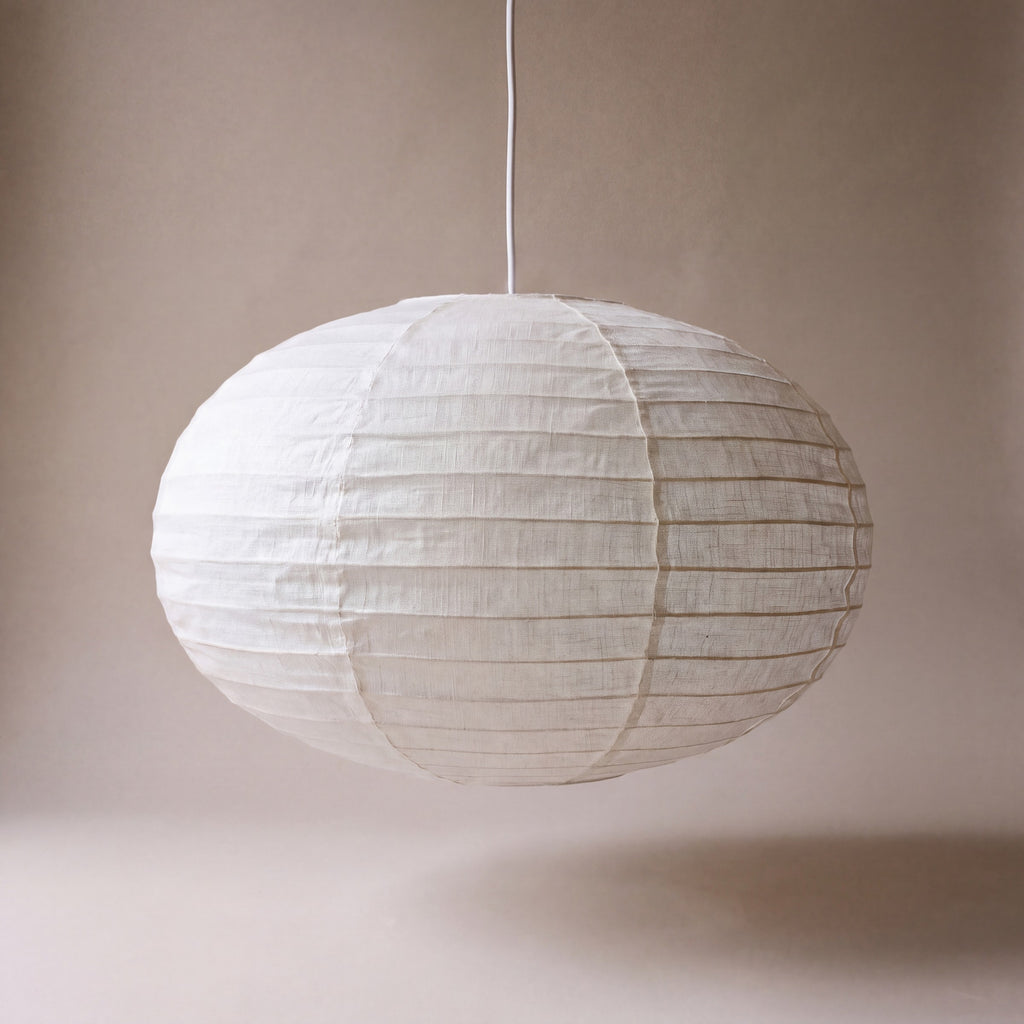 Lámpara Kumo Grande — lino blanco, forma ovalada 65 × 40 cm